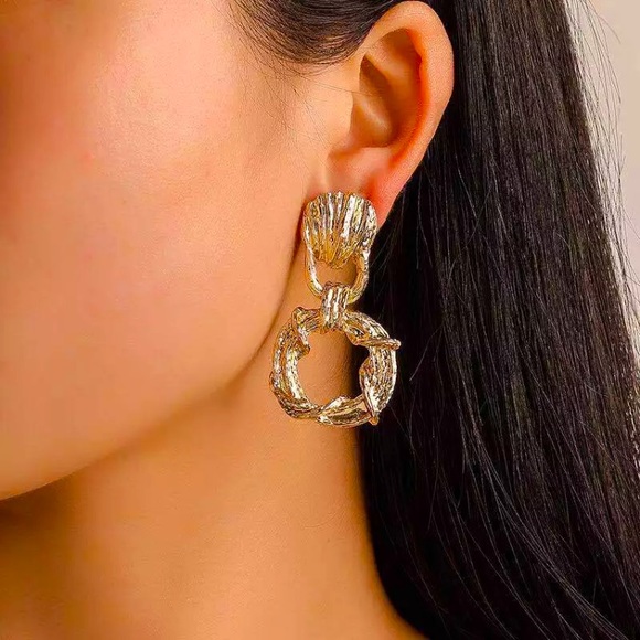 Fashion Gold Tone Earrings - Picture 3 of 6